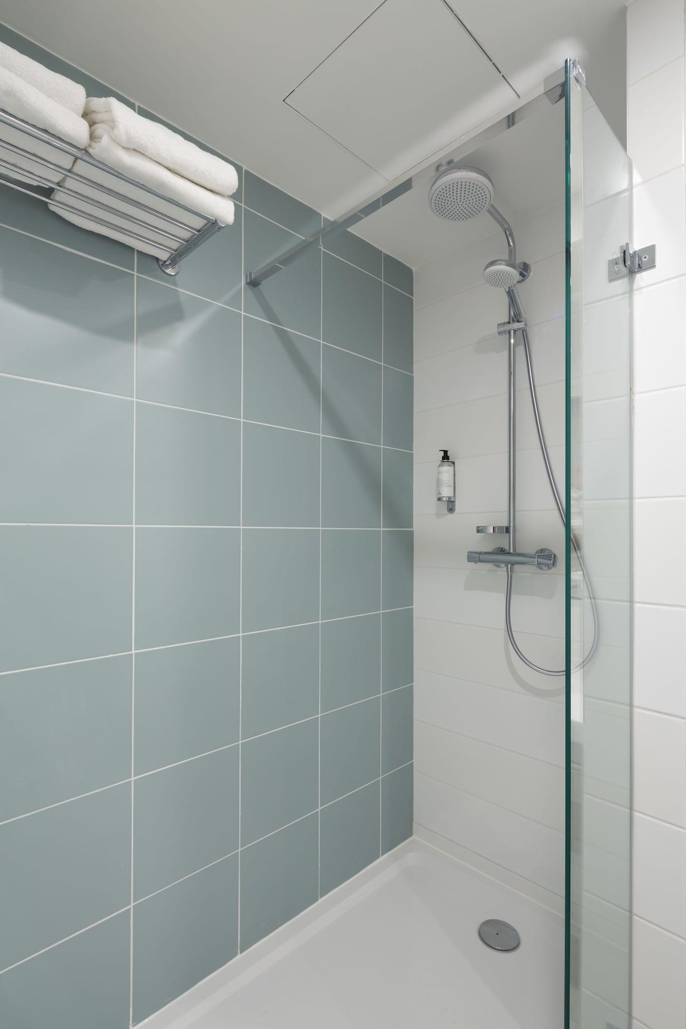 Logis Hotel Les Pins - Operalia Balaruc-les-Bains Eksteriør bilde