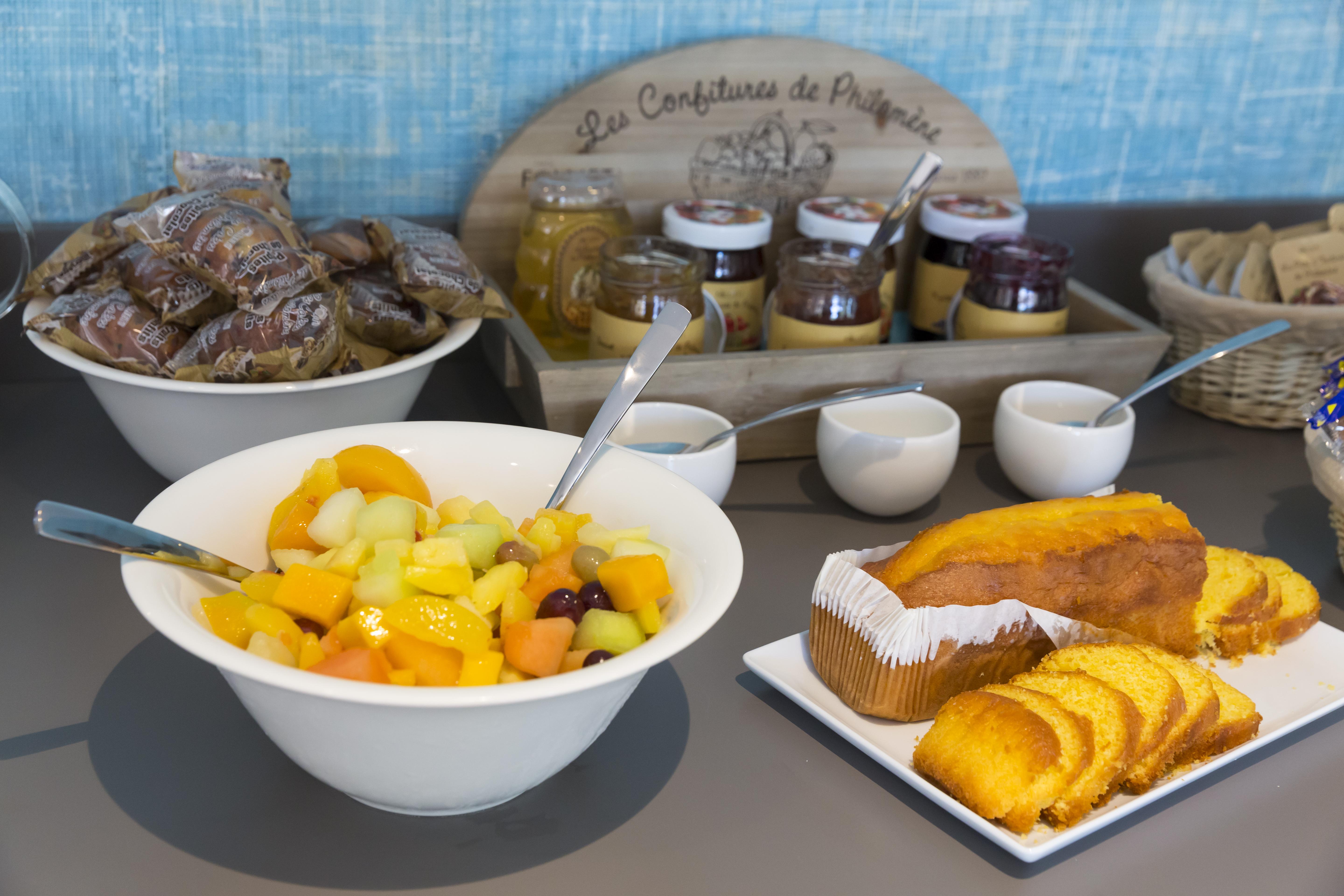 Logis Hotel Les Pins - Operalia Balaruc-les-Bains Eksteriør bilde