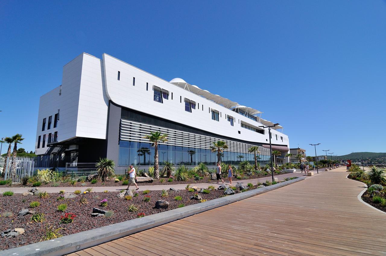 Logis Hotel Les Pins - Operalia Balaruc-les-Bains Eksteriør bilde