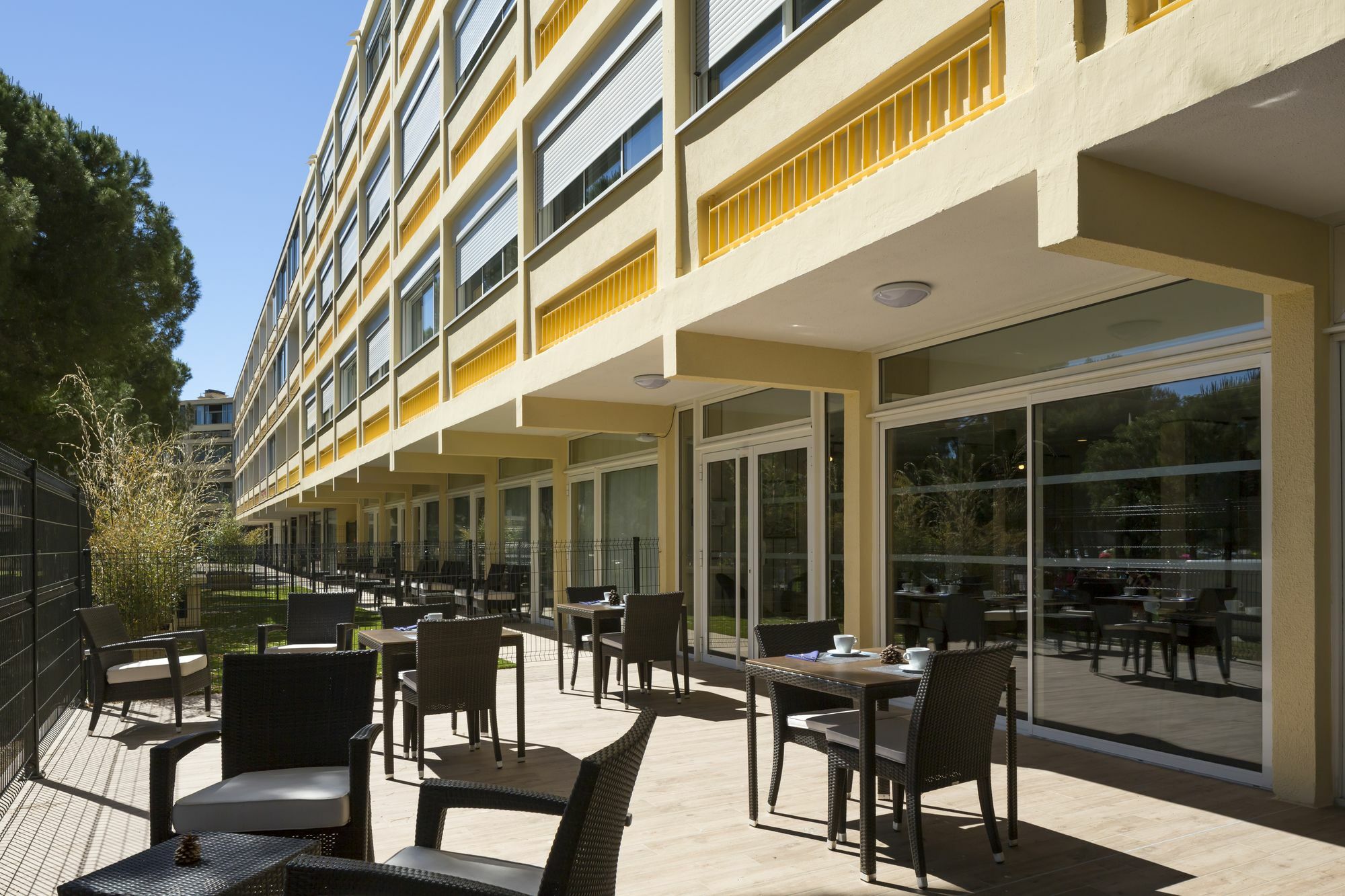 Logis Hotel Les Pins - Operalia Balaruc-les-Bains Eksteriør bilde